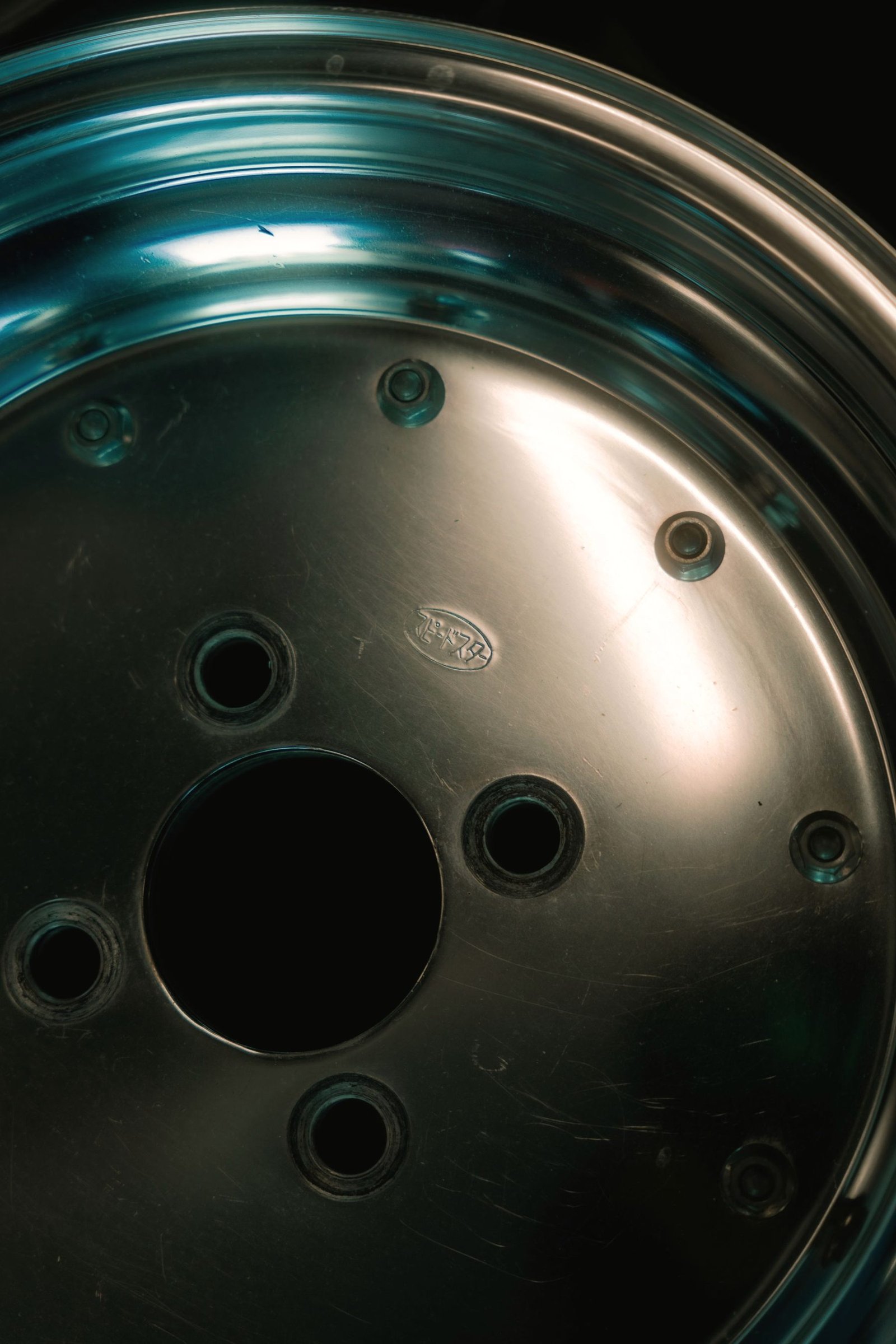 A plain steel wheel centre with a brushed grey finish.